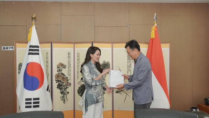 Gubernur Maluku Utara Sherly Tjoanda dan Duta Besar Republik Korea untuk Indonesia, Y.M. Yoon Soon-gu di Jakarta pada Jumat (17/4/2026).