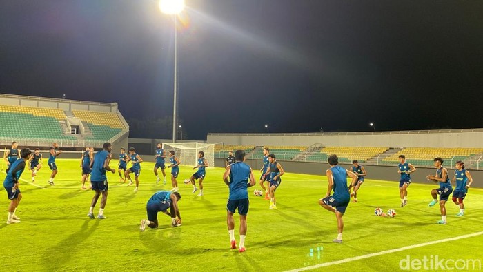 Skuad PSM Makassar saat menjalani sesi official training di Stadion Gelora BJ Habibie jelang melawna Borneo FC Samarinda.