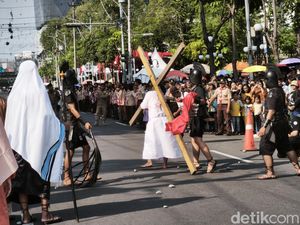 Meriahnya Karnaval Paskah di Semarang, Ada Pijat-Potong Rambut Gratis