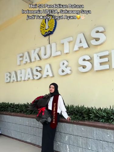 Tak Gengsi, Lulusan S2 yang Pilih Jadi Jagal Ayam, Inspirasi Hari Kartini Inspirasi Hari Kartini: Meta Mita, lulusan S2 Bahasa Indonesia Unesa yang tak gengsi jadi tukang jagal ayam. Bukti ketangguhan wanita demi kemandirian!