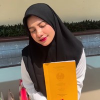 Viral Kartini Masa Kini: Lulusan S-2 Ini Tak Gengsi Jadi Tukang Jagal Ayam