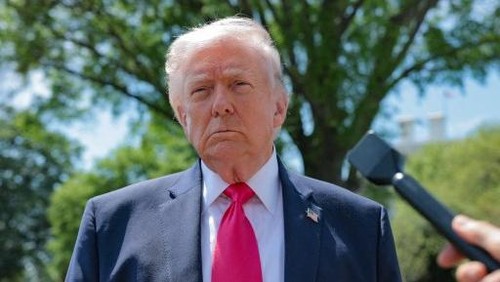 WASHINGTON, DC - APRIL 16: U.S. President Donald Trump speaks to the media before boarding Marine One on the South Lawn of the White House on April 16, 2026 in Washington, DC. President Donald Trump is traveling to Las Vegas, Nevada to promote the tax cuts he signed into law in the One Big Beautiful Bill Act ahead of the midterm election. Tomorrow he will deliver remarks at a Turning Point USA event in Phoenix, Arizona.   Anna Moneymaker/Getty Images/AFP (Photo by Anna Moneymaker / GETTY IMAGES NORTH AMERICA / Getty Images via AFP)