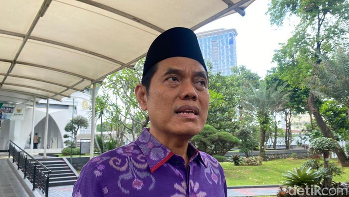 Wakil Ketua Komisi II DPR RI, Zulfikar Arse Sadikin di kompleks parlemen, Senayan, Jakarta, Jumat (17/4/2026).