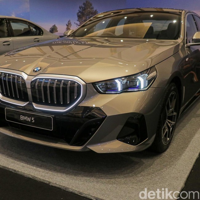 BMW Hadirkan 80 Mobil dan Motor Ikoniknya di JIExpo