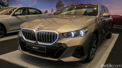 BMW Hadirkan 80 Mobil dan Motor Ikoniknya di JIExpo