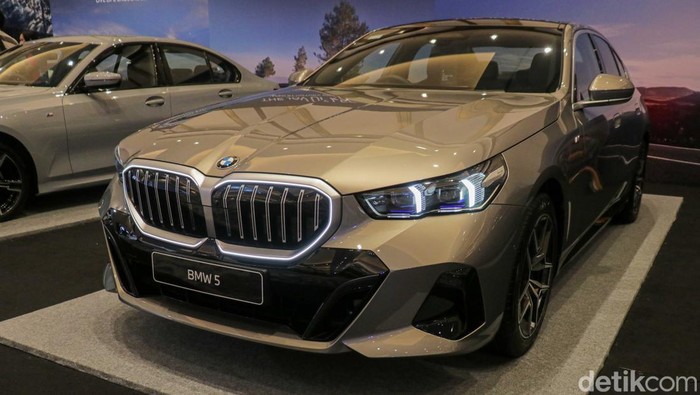 BMW Group Indonesia menghadirkan pameran bertajuk BMW Group Festival of JOY sebagai pilihan hiburan akhir pekan bagi masyarakat. Acara ini berlangsung di Grand Ballroom JIExpo, Kemayoran, Jakarta, pada 17–19 April 2026.