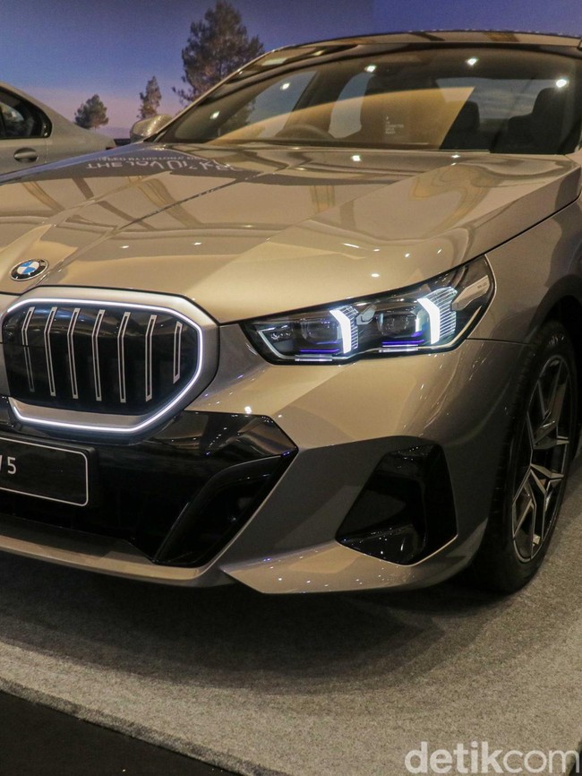 BMW Hadirkan 80 Mobil dan Motor Ikoniknya di JIExpo