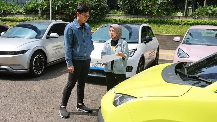 Bank Syariah Indonesia mencatat kinerja positif pada salah satu produk pembiayaannya, yakni layanan pembiayaan OTO, hingga Maret 2026. Nilai pembiayaan tersebut tumbuh 14,60% dan menembus Rp791,2 miliar. 

Selain dari sisi nilai, peningkatan juga terlihat dari jumlah unit kendaraan yang dibiayai. Dalam kurun waktu tiga bulan pertama tahun ini, pembiayaan OTO BSI telah mencapai penjualan sekitar 4.000 unit kendaraan.

Pertumbuhan ini mencerminkan tingginya minat masyarakat terhadap pembiayaan kendaraan berbasis syariah, sekaligus menunjukkan daya saing produk BSI di sektor otomotif. Perseroan menilai tren ini akan terus berlanjut seiring dengan meningkatnya