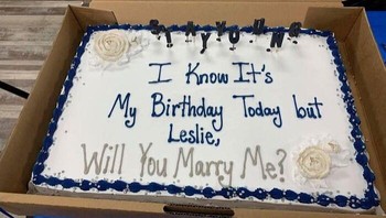 Niatnya mau kasih kejutan ke pasangan, eh malah dikejutkan oleh pasangan. Jadi diterima nggak nih lamarannya? Foto: Bored Panda