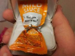 Deretan Momen Lamaran Paling Nyeleneh yang Sempat Vital di Internet