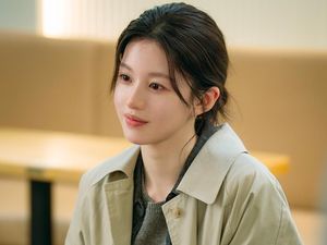 Sinopsis We Are All Trying Here, Drakor Comeback Go Youn Jung Jadi Produser