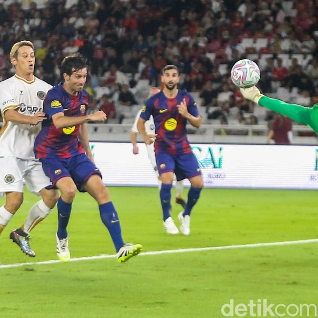 GBK Jadi Panggung Duel Barcelona Legends dan DRX