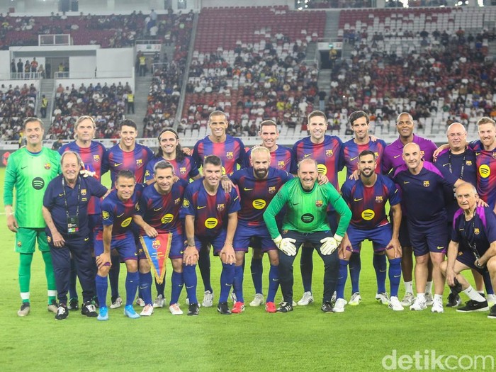Pertandingan Barcelona Legends melawan DRX World Legends berlangsung di Stadion Utama Gelora Bung Karno, Jakarta, Sabtu (18/4/2026) malam.