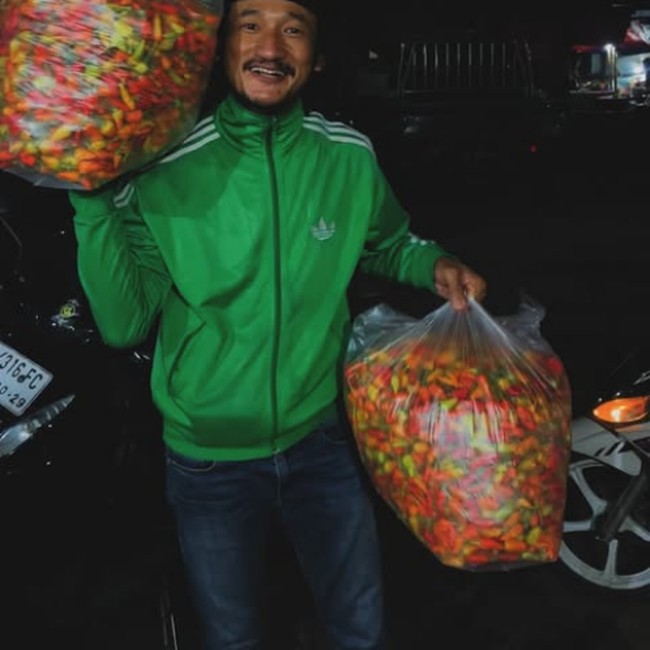 Isa Bajaj Buka Warung Tempong, Pakai Tomat hingga Kol Kebun Sendiri