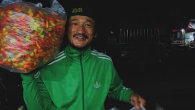 Isa Bajaj Buka Warung Tempong, Pakai Tomat hingga Kol Kebun Sendiri