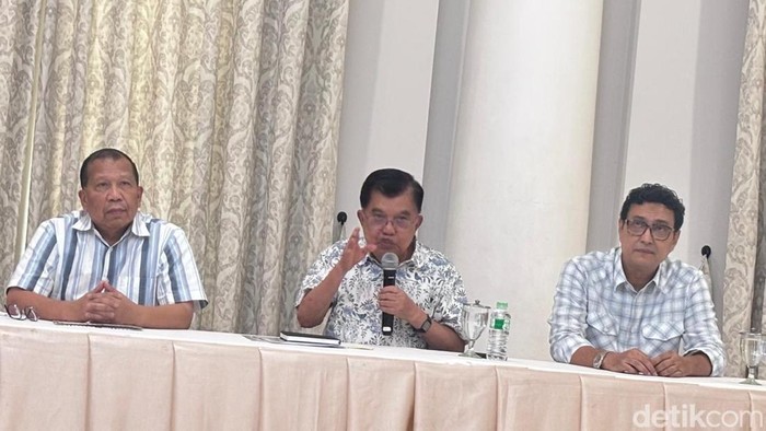 JK Saat Jumpa Pers di Rumahnya
