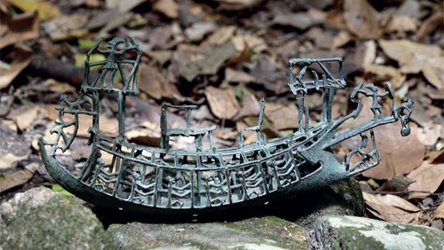 Artefak Jong Dobo berbentuk miniatur kapal. (foto: Jong Dobo dan Mitos Kesiangan)
