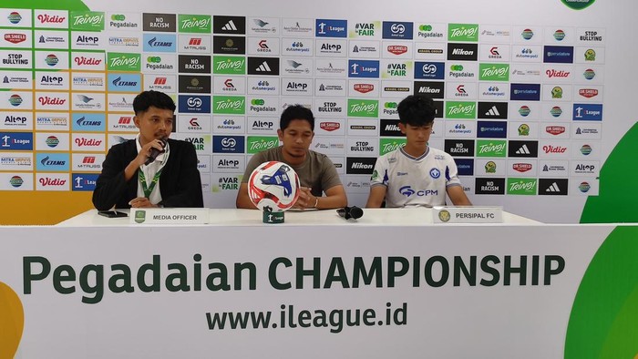 Konferensi pers usai laga Persela Lamongan vs Persipal Palu