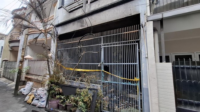 Lokasi kebakaran rumah di Gang Rambutan Timur 6, Tanjung Duren Utara, Grogol Petamburan, Jakarta Barat. Kebakaran tersebut menewaskan lima orang.