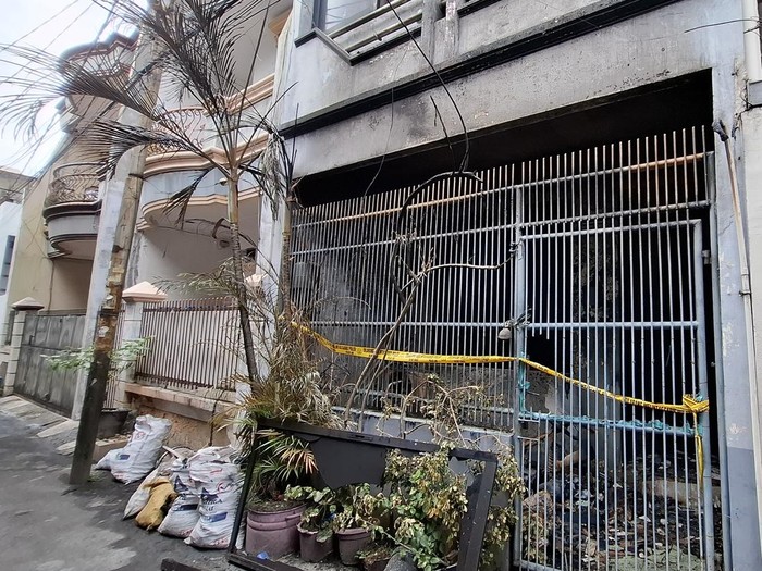 Lokasi kebakaran rumah di Gang Rambutan Timur 6, Tanjung Duren Utara, Grogol Petamburan, Jakarta Barat. Kebakaran tersebut menewaskan lima orang.