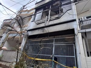 Tragedi di Jakbar, 5 Orang Sekeluarga Tewas dalam Kebakaran Rumah 2 Lantai
