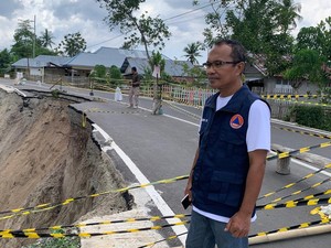 Video: Jalan di Pulubala Gorontalo Amblas Akibat Longsor, Lalin Terhambat