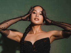 Gaya Maudy Ayunda Pakai Gaun Banyak Semut di Premiere Film Para Perasuk