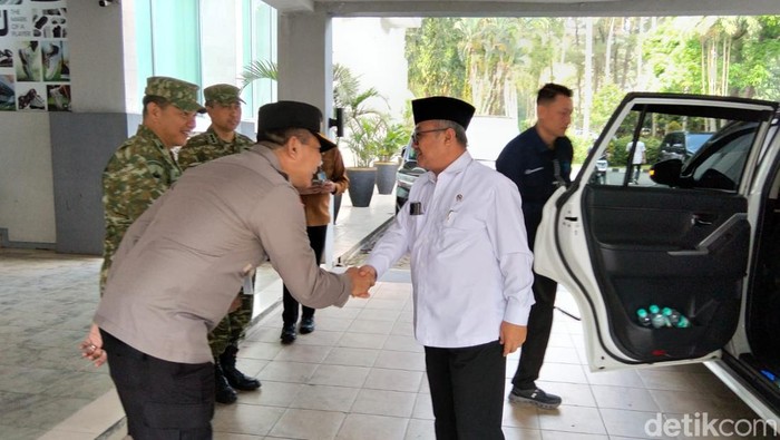 Mendidasmen Abdul Muti dan Kepala BGN Dadan Hindayana tiba di Akmil Magelang, Sabtu (18/4/2026).