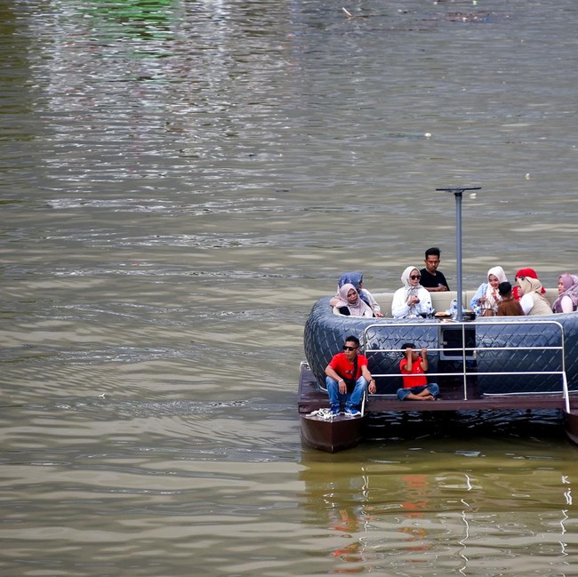 Kafe Perahu Jadi Daya Tarik Baru Muara Padang