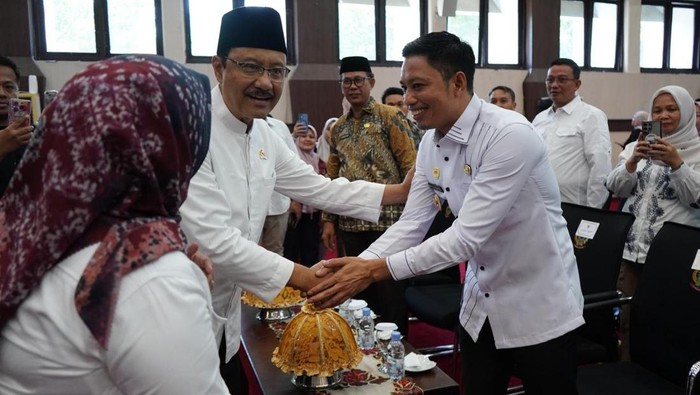 Menteri Sosial Saifullah Yusuf