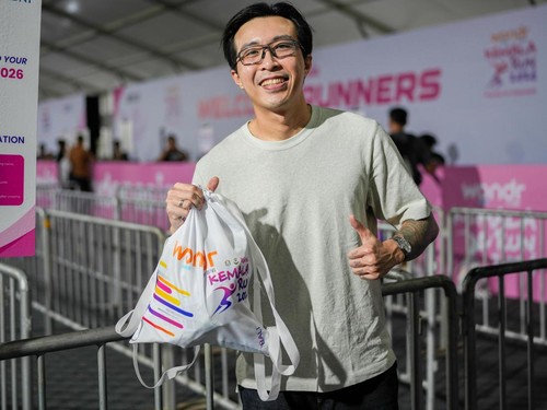 Momen dr Tirta mengambil race pack Kemala Run 2026 di BUTC, Sabtu (18/4/2026)