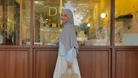 Tetap Modest Tapi Fashionable, Ini Gaya Hijab Syar'i ala Nabila Ishma