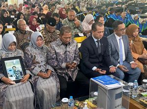 Momen Haru Wisuda ITS Kenang Abdul Rohid yang Meninggal Saat Ekspedisi Patriot