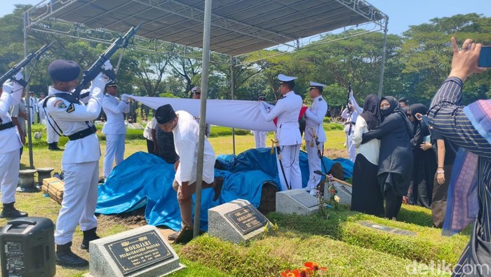 Pemakaman pilot helikopter di Sidoarjo