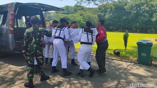 Pemakaman pilot helikopter di Sidoarjo
