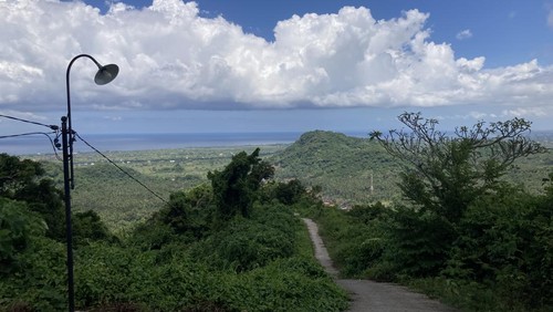 Pemandangan dari puncak Bukit Lingga, Desa Adat Dawan, Kecamatan Dawan, Klungkung, Sabtu (18/4/2026). (Fatih Kudus Jaelani/detikBali)