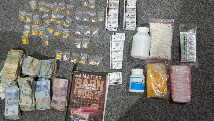 Pengungkapan kasus peredaran obat-obatan terlarang oleh Polda Jateng di Kota Pekalongan.
