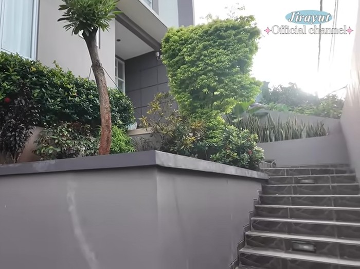 Rumah baru Jirayut Rumah baru Jirayut