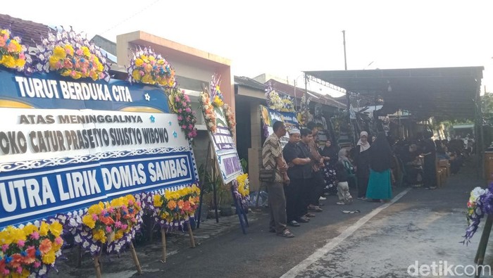Rumah duka Joko Catur Prasetyo korban helikopter PK-CFX jatuh di Glodogan, Klaten, Sabtu (18/4/2026).