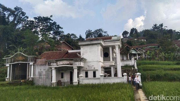 Rumah 'palsu' mewah budget Rp50 juta karya guru di Majalengka