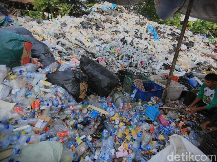 Sampah Plastik Capai 12,4 Juta Ton per Tahun