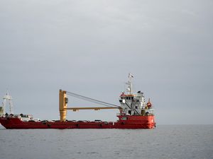 Tanpa Gangguan, Kapal Pesiar Milik Teman Putin Ini Bisa Lintasi Selat Hormuz