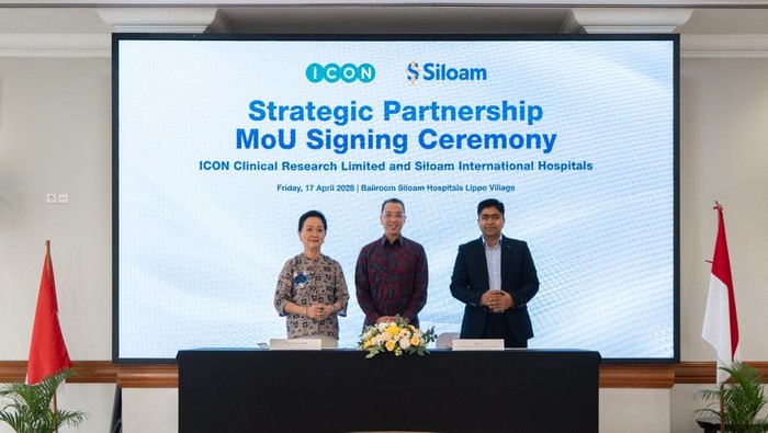dr. Grace Frelita, MM – Chief Medical Officer Siloam International
Hospitals, perwakilan ICON, dan Suhail Ali – Vice President and TA Head, APAC Project
Delivery ICON dalam acara penandatanganan MoU antara Siloam International Hospitals
dan IC