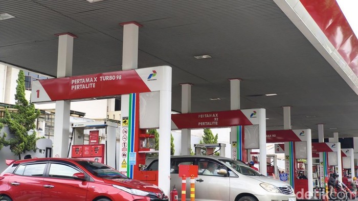 Suasana SPBU di Jalan Riau, Bandung