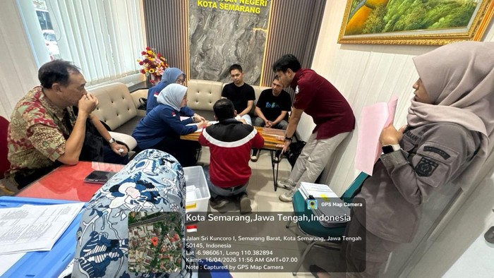 Momen Kejari Kota Semarang meringkus dua direktur perusahaan yang menjadi tersangka tindak pidana perpajakan. Foto diunggah Sabtu (18/4/2026).