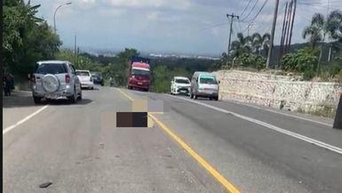 Truk rem blong seruduk motor-mobil hingga 2 tewas di Sidrap.