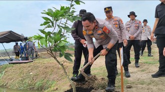 Wakapolda Metro Tebar Benih Ikan dan Bibit Semangka Untuk Bahan Baku SPPG