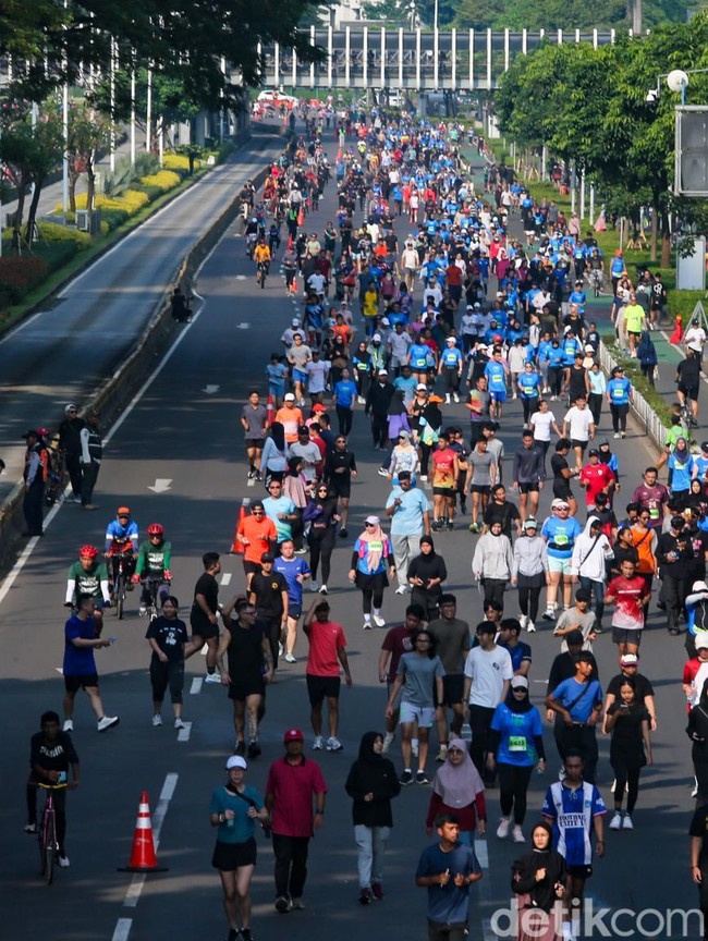 Akhir Pekan Cerah, Warga Ramaikan CFD Jakarta