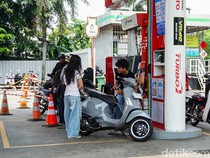 Aktivitas di SPBU Saat Harga BBM Nonsubsidi Naik Tajam