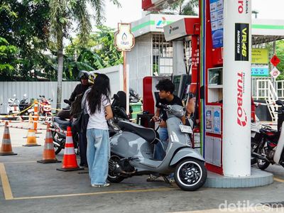 Aktivitas di SPBU Saat Harga BBM Nonsubsidi Naik Tajam